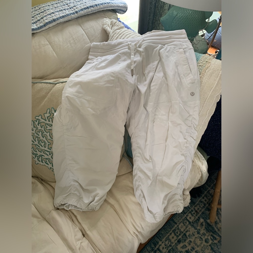 Lululemon white cropped Lined parachute pants- 8